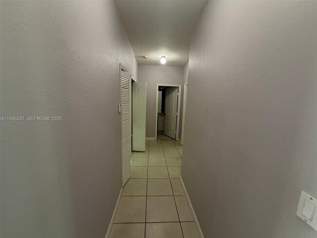 Building Photo - 1543 SE 25th St