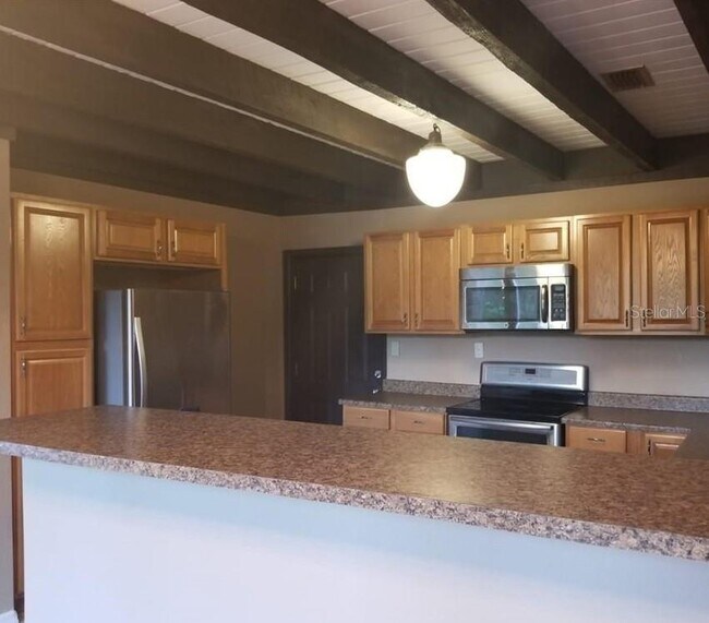 Building Photo - 6221 Woodhaven Dr