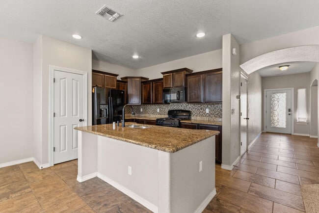 Building Photo - 12664 Azulejos St