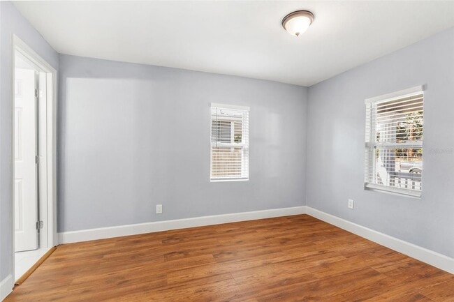 Building Photo - 2725 E Columbus Dr