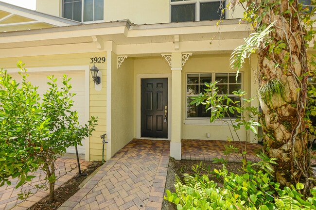 Building Photo - 3929 Sabal Way