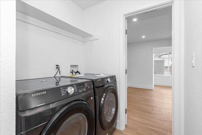 Building Photo - 6910 Eberhart St