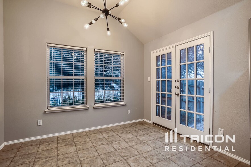 Building Photo - 305 Hidden Lake Ct