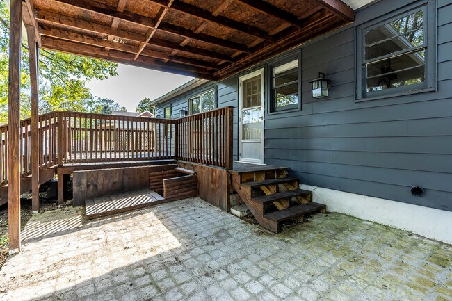 Building Photo - 491 Stratford Dr