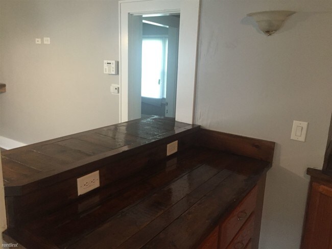 Building Photo - 2 br, 1 bath House - 625 N Grant Ave