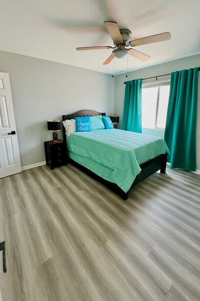 Building Photo - 317 E Hazel St