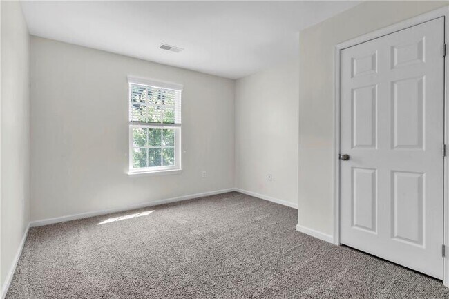 Building Photo - 305 Broadstone Dr