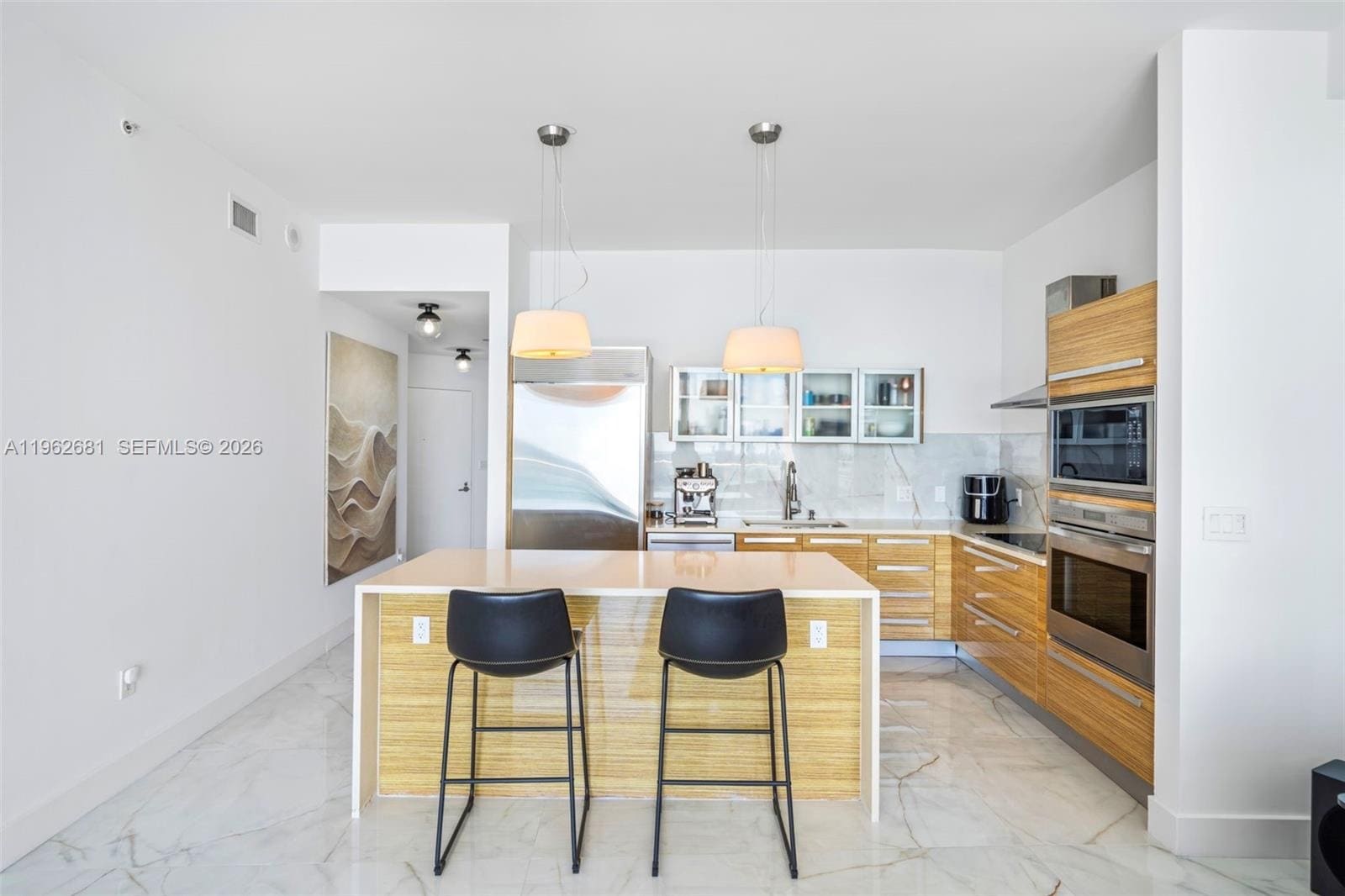 Building Photo - 2020 N Bayshore Dr