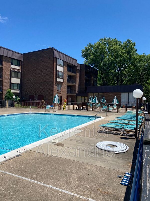 Building Photo - 124 Roberts Ln