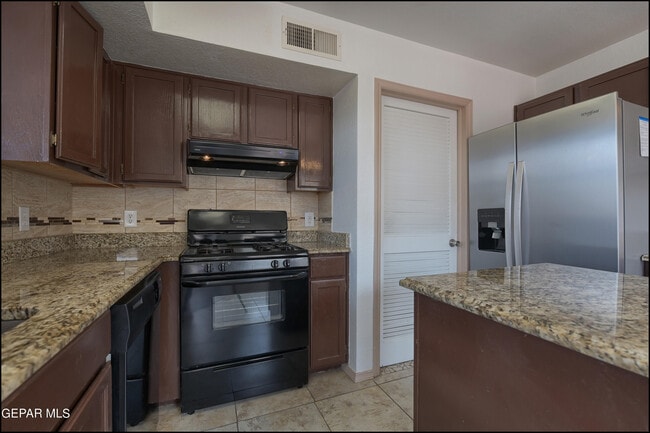 Building Photo - 894 Melville Ln