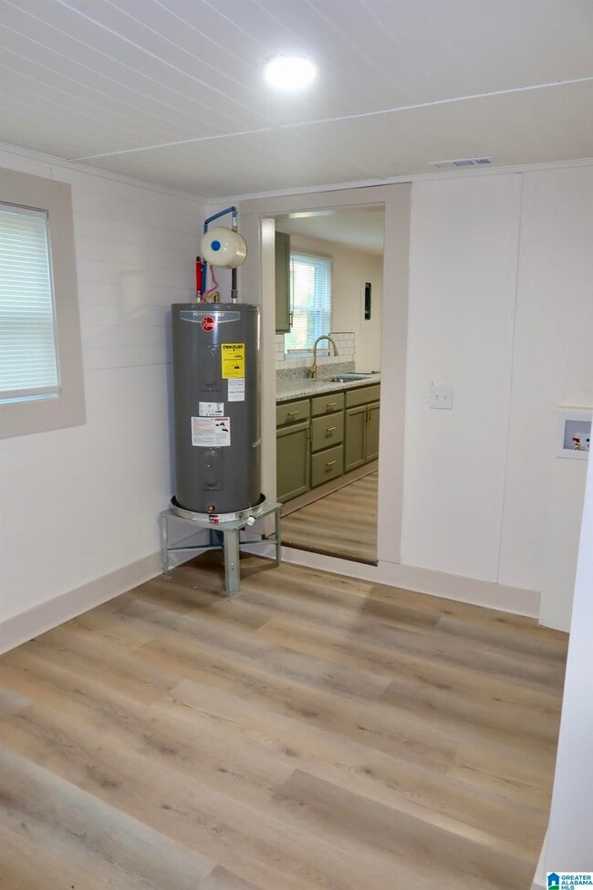 Building Photo - 320 Samford St