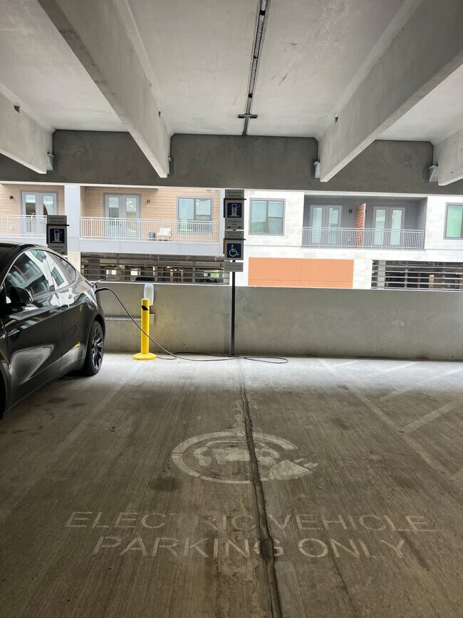 Building Photo - 9127 Research Blvd