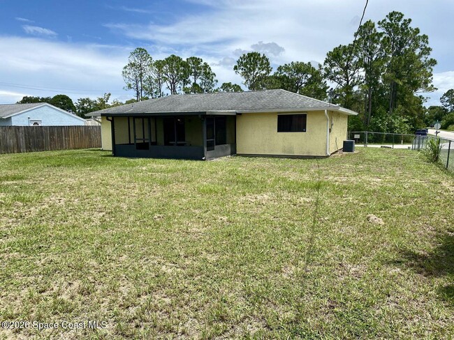 Building Photo - 1279 Valencia St SE