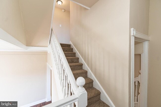 Building Photo - 915 N Division St