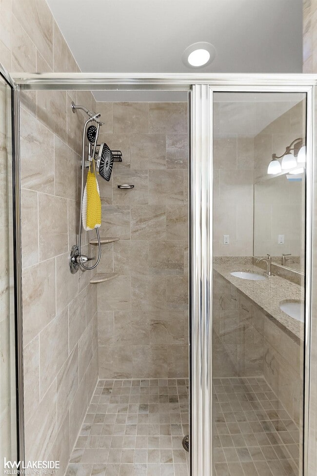 Building Photo - 46267 Terrace Dr