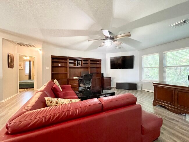 Upstairs Loft - office or 2nd living area - 11519 Brae Hill