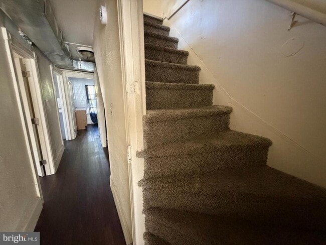 Building Photo - 112 W Main St