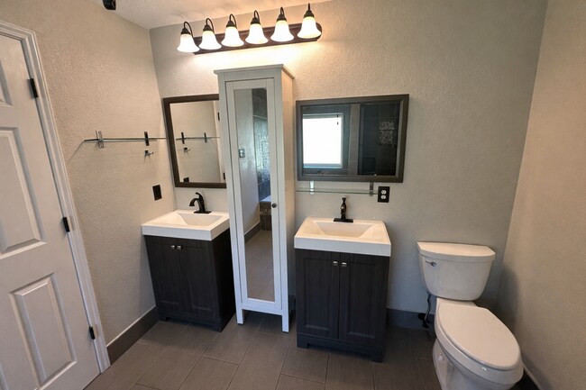 Building Photo - 3104 Valley Oaks Cir