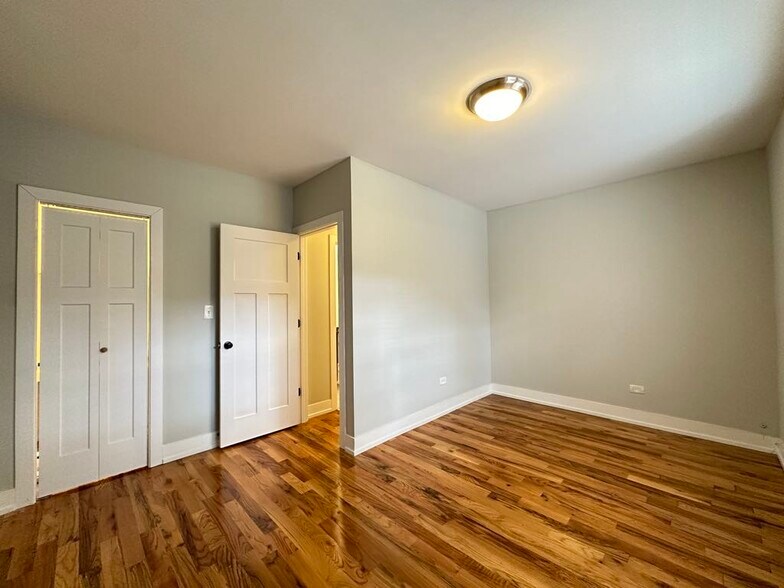 Building Photo - 562 W Arlington Pl