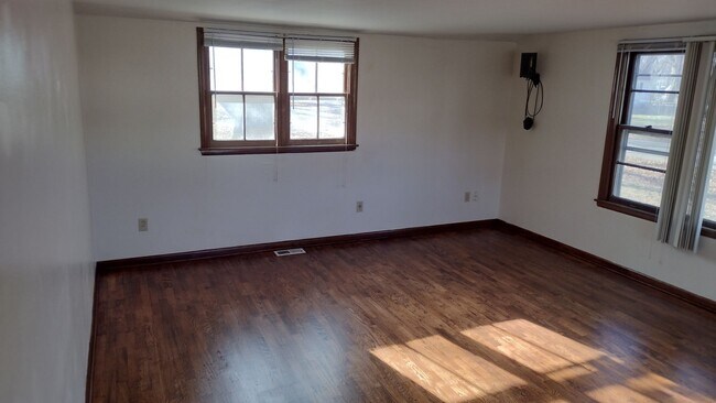 Building Photo - SINGLE FAMILY HOME IN ROSSVILLE