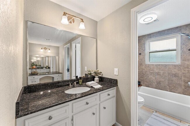 Building Photo - 427 Whitecap Dr