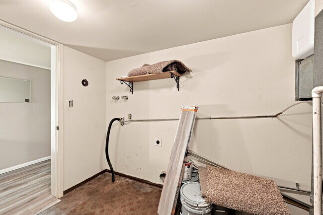 Building Photo - $2,440.95, 2 Beds - 3 Bath, Single Family Home in Littleton with Brand New Appliances!