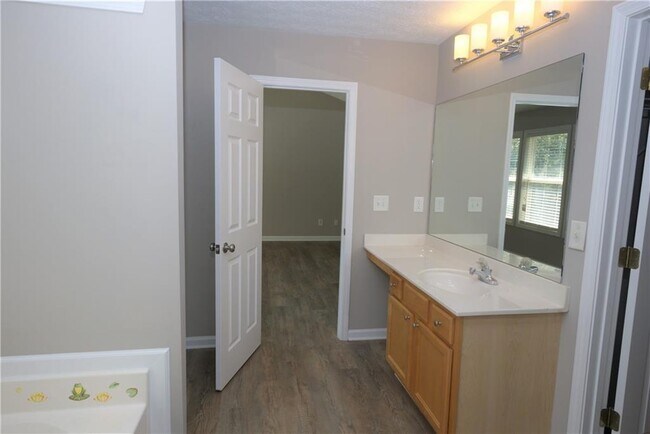 Building Photo - 483 Marsh Lake Rd SE