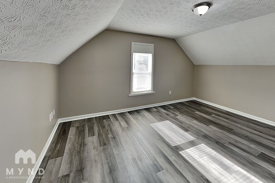 Building Photo - 2405 7th St