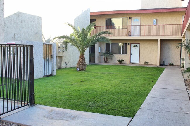 Building Photo - 1602 E Ocotillo Rd