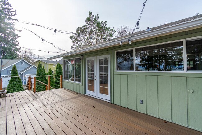 Building Photo - 3 Bed 2.5 Bath Home with a View!