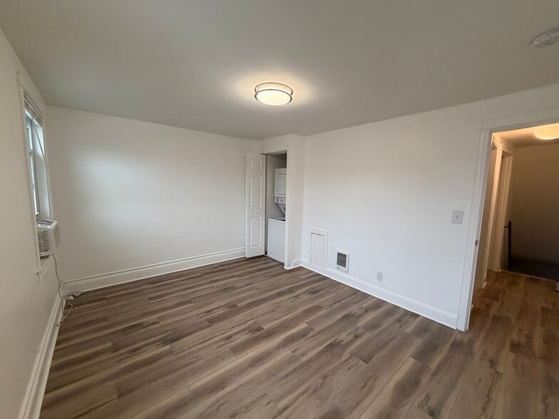 Building Photo - 357 Folcroft St