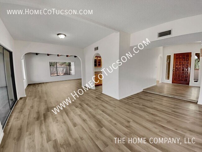Building Photo - 5243 N Stonehouse Pl