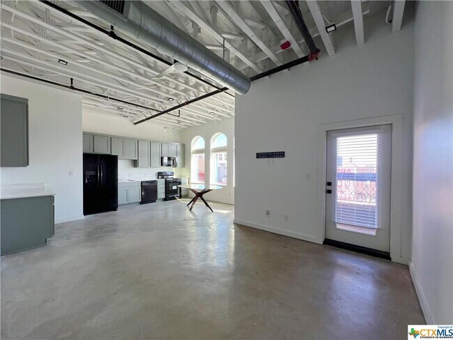 Building Photo - 301 N LBJ Dr