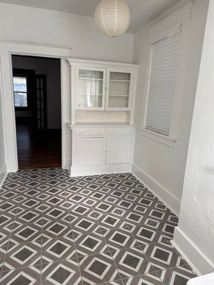 Building Photo - 20 S Auburndale St