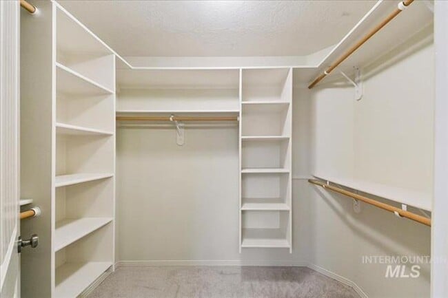 Building Photo - Gorgeous 4 bed 3 Bath Home Located in Meridian