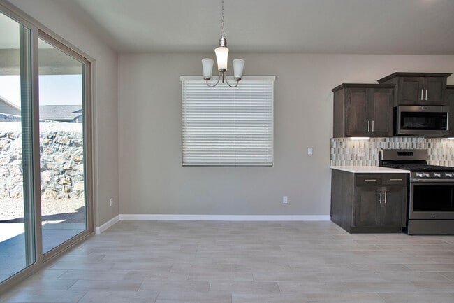 Building Photo - 729 C. Escondida