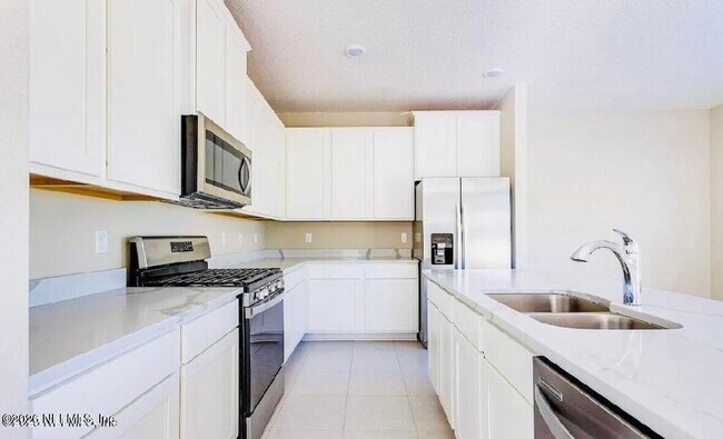 Building Photo - 87 Fellbrook Dr