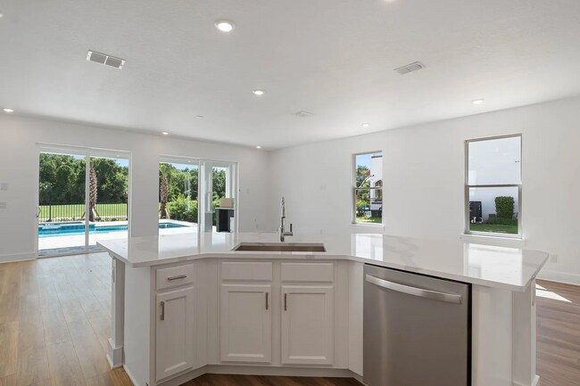 Building Photo - Luxurious Pool Home in Reunion Resort | Go...