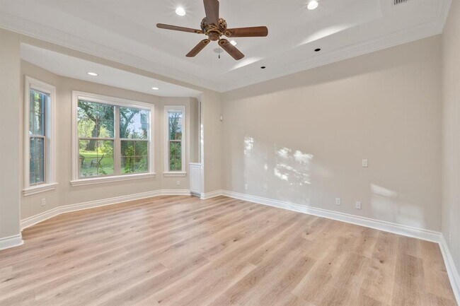 Building Photo - 7228 Oak Shores Dr