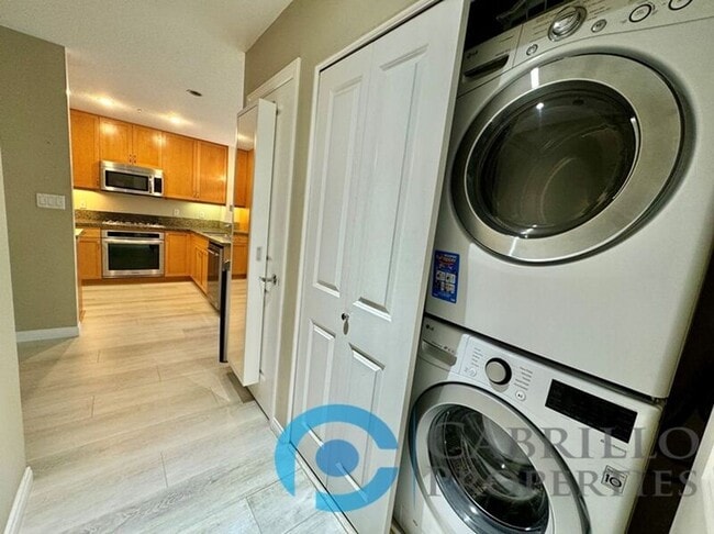 Building Photo - 850 Beech St