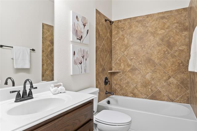 Building Photo - 2911 Redfern Dr