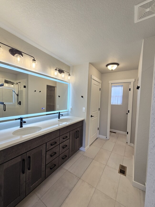 Building Photo - 5446 Mesa Top Dr