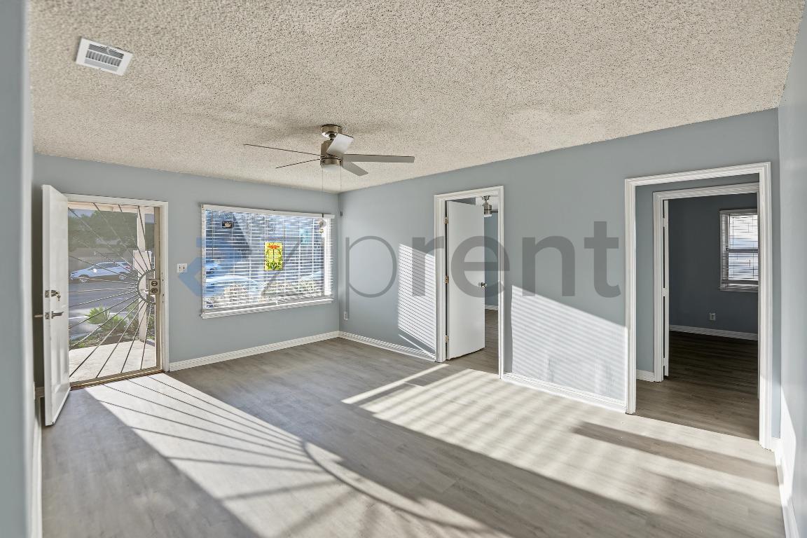 Building Photo - Unit