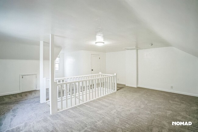 Building Photo - Renovated 2-Bedroom Duplex in Newberg – Mo...