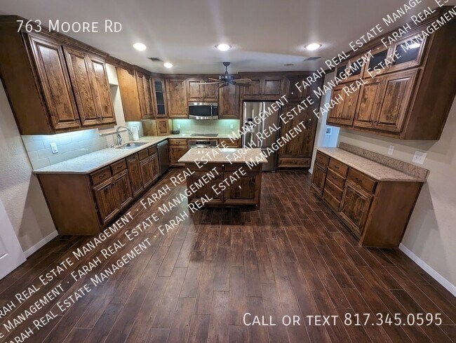 Building Photo - 763 Moore Rd