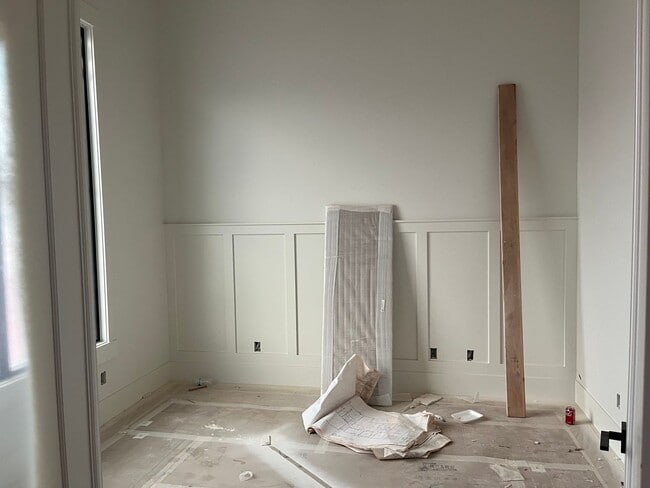 Building Photo - Awesome single story with 4 beds 4 baths and RV garage.