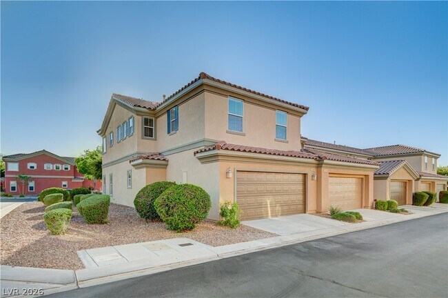 Building Photo - 2054 Waterlily View St