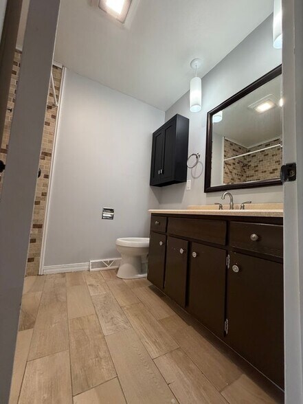 Building Photo - 107 Hadley Dr