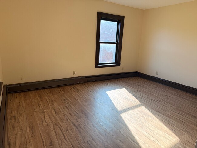 Building Photo - 52-54 Alden St