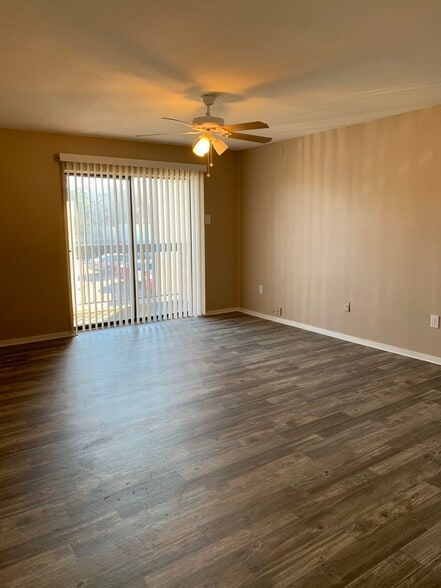 Building Photo - 218 N Texas Blvd
